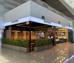Fachada de um restaurante Montana Grill